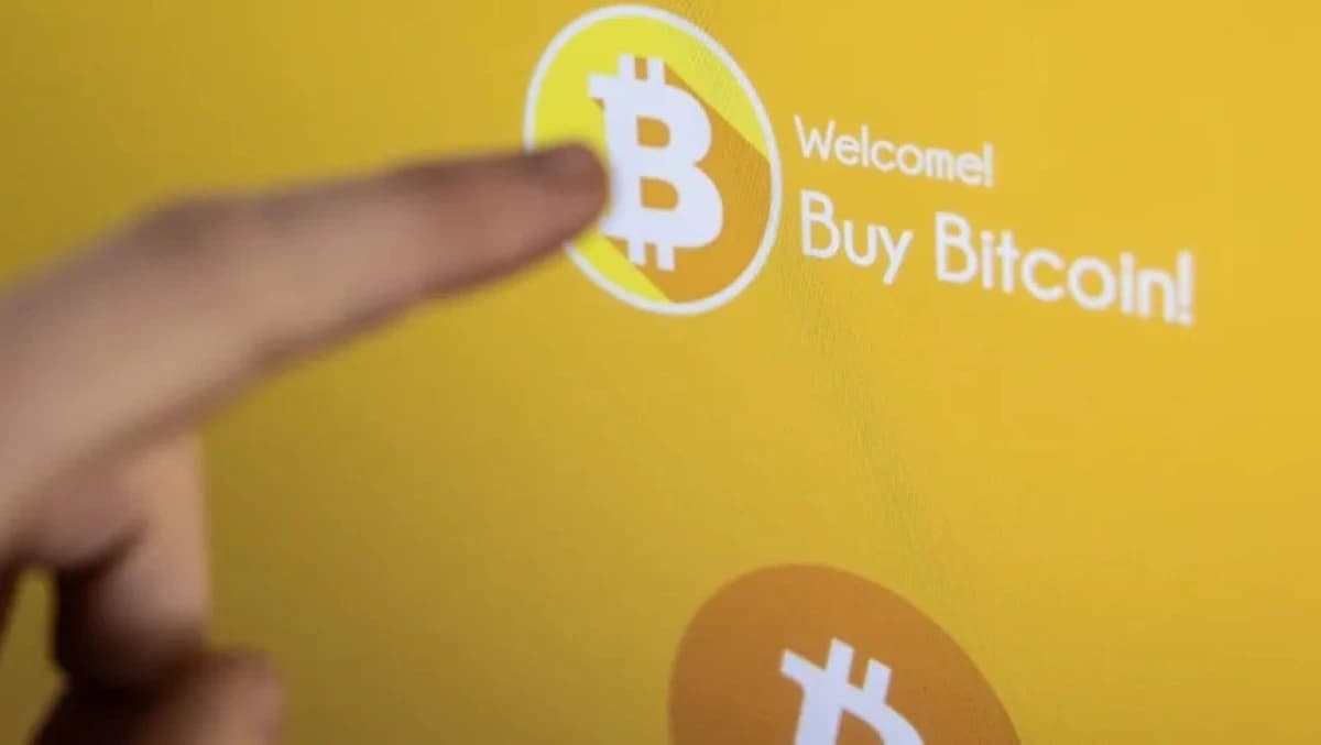 الذهب وبيتكوين يربحان من الخسائر المتوقعة في العملات