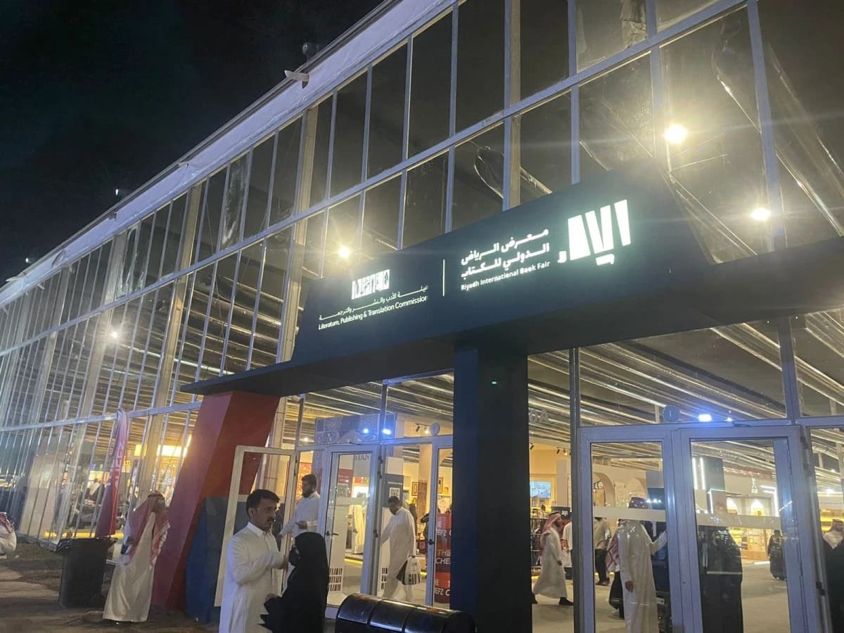 معرض الرياض للكتاب موسم اقتصادي يحرك سوق النشر السعودية مع العودة لـ"الورق"