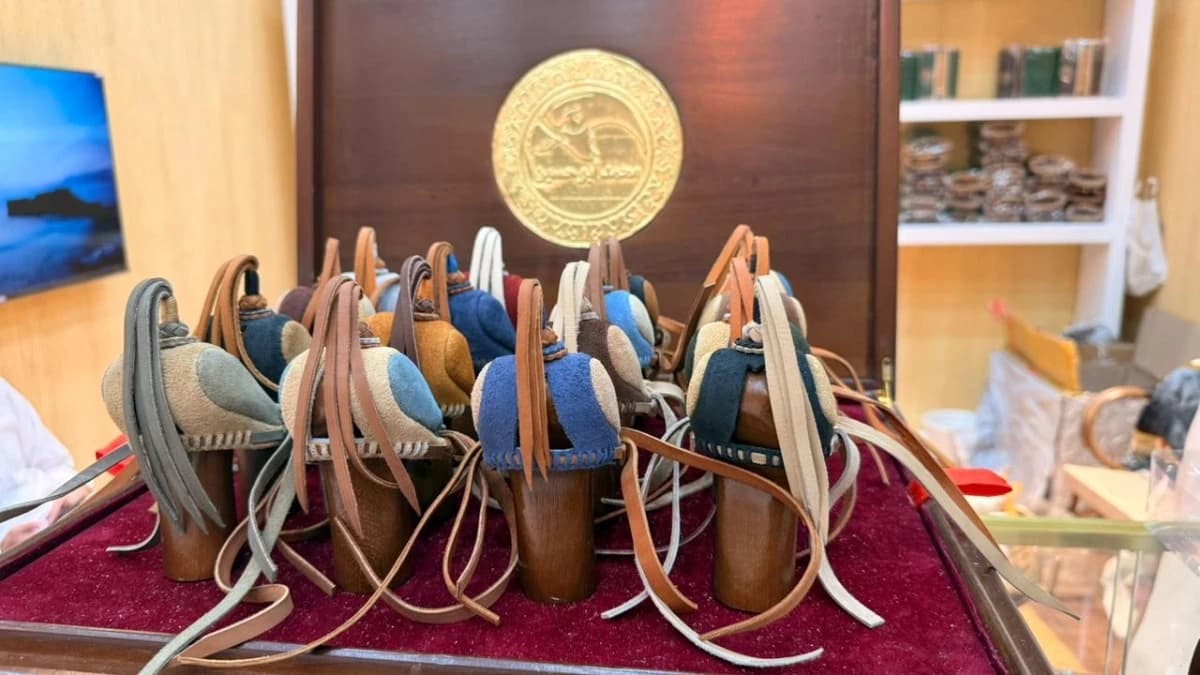 البراقع تُرصّع عالم الصقور بالأناقة.. صناع محترفون وأسعار تتجاوز مليوني ريال