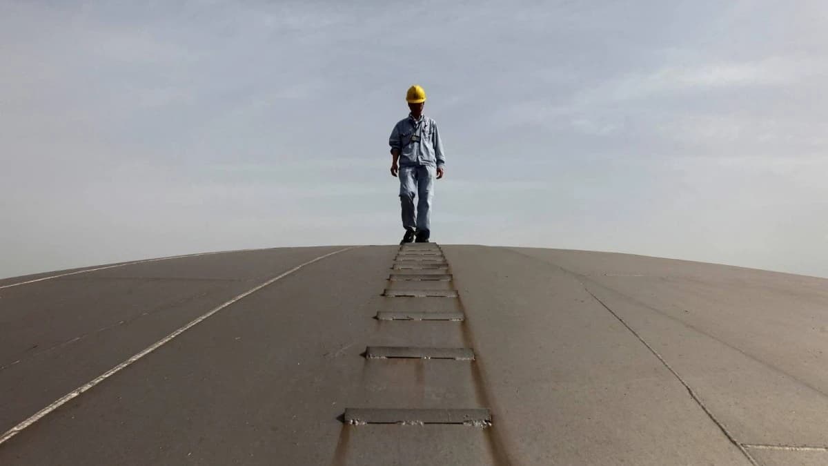 النفط عند أدنى مستوى في 5 أشهر وسط مخاوف تخمة المعروض وتراجع الطلب