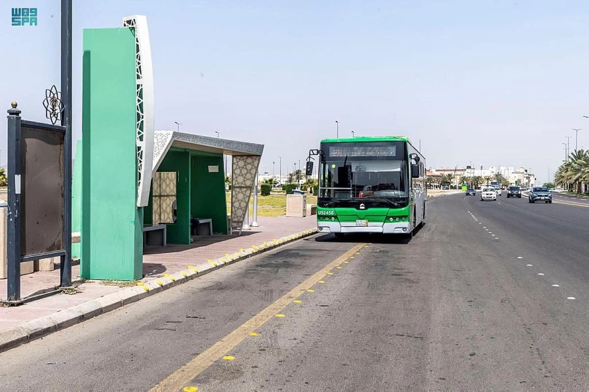 منظومة النقل في المدينة المنورة تستقبل 100 ألف راكب شهريا وتتجه للحافلات الكهربائية