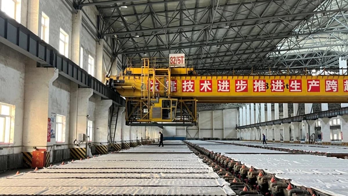 الصين تتحرك لتهدئة القلق العالمي بشأن قيود المعادن النادرة