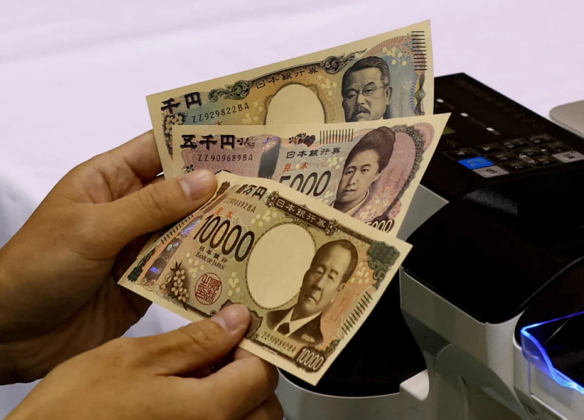 الين يرتفع وسط تقلبات بالسوق بفعل هبوط الذهب