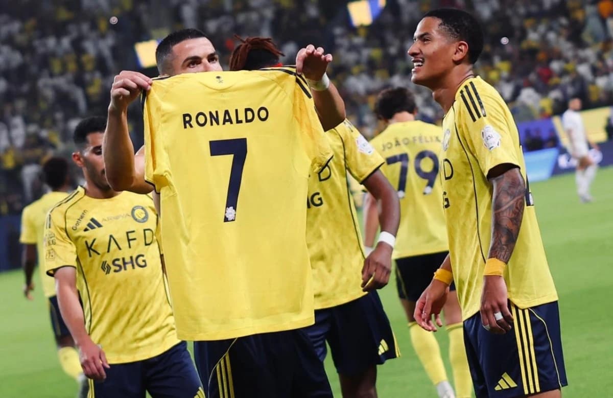 من بين الأغلى .. من الأقرب لتحطيم رقم رونالدو القياسي في دوري أبطال أوروبا؟