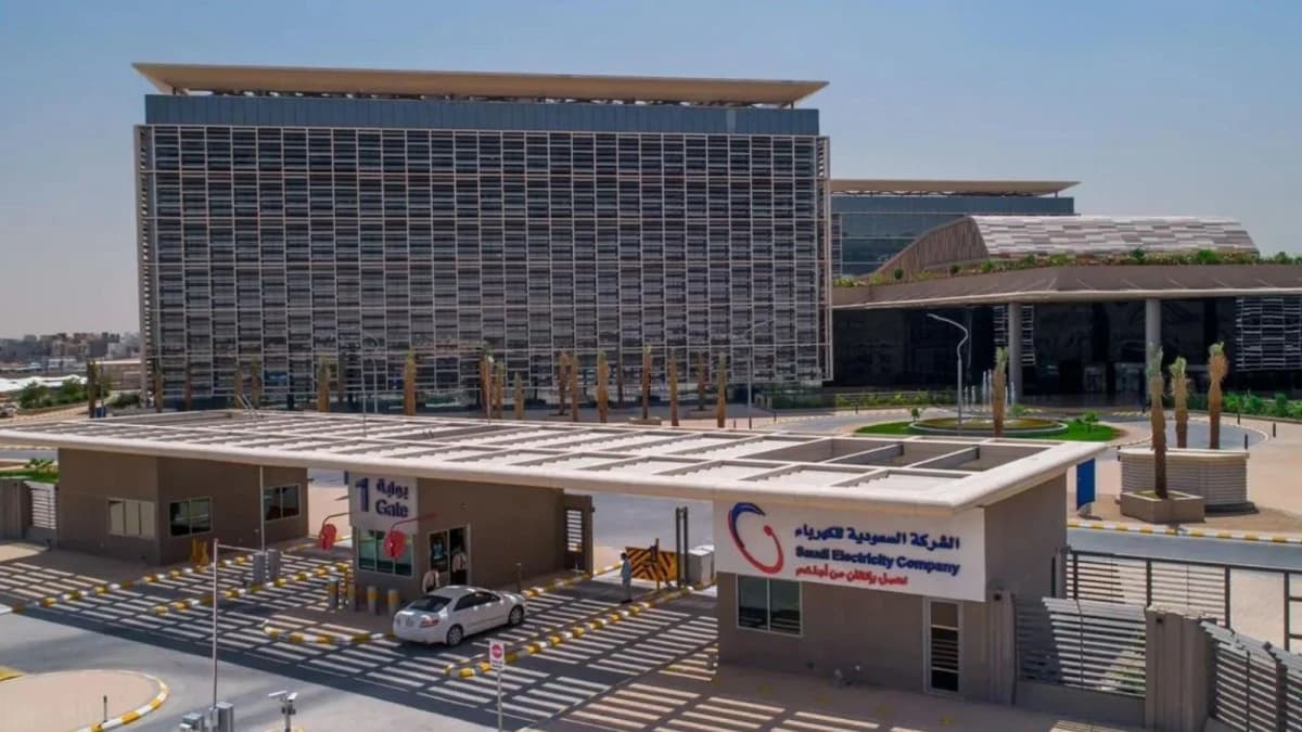 "كهرباء السعودية" توقع اتفاقيات شراء طاقة بـ 12.83 مليار ريال لتطوير وتشغيل محطتين جديدتين