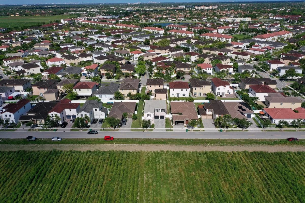 تباطؤ مبيعات المنازل يهدد سوق العقار  الأمريكية في 2026 .. فلوريدا نموذجا