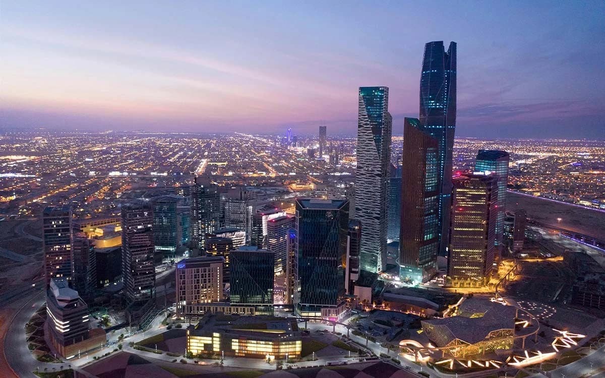 مدير أصول بـ5.4 تريليون دولار يعزز حضوره في السعودية بمقر إقليمي