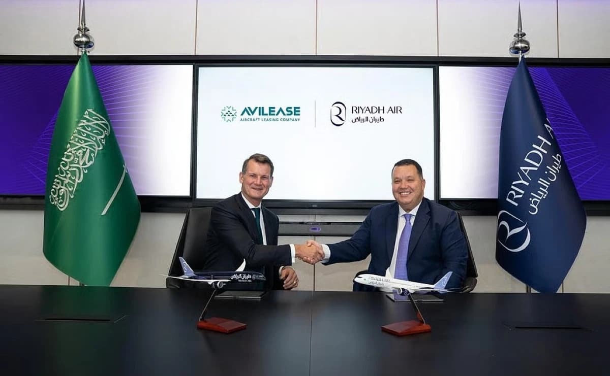 "أفيليس" توقع أول اتفاقية مع "طيران الرياض" لتأجير طائرة بوينج 787-9 دريملاينر