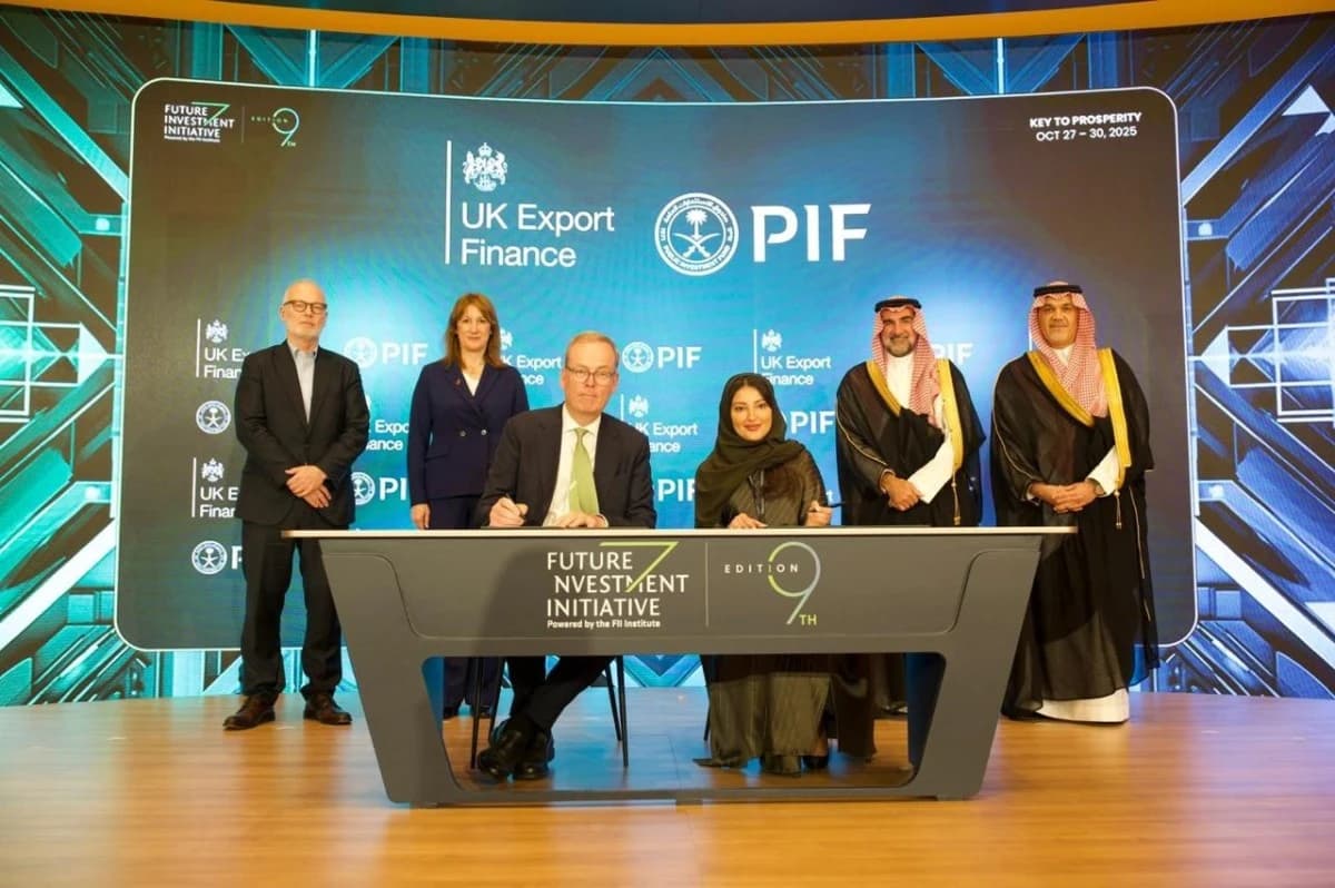 صندوق الاستثمارات العامة يوقع مذكرة بـ 6.8 مليار دولار لتعزيز أعمال الشركات البريطانية في السعودية