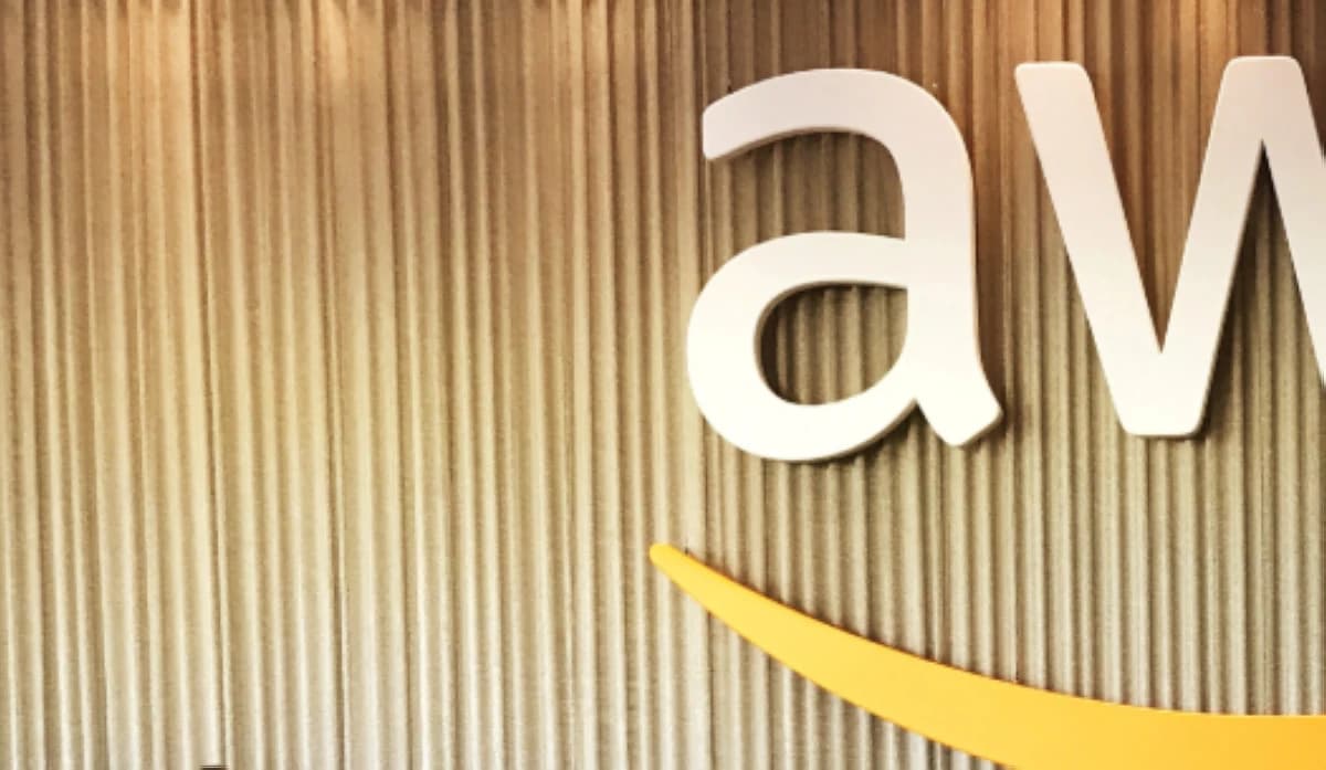 شركات حول العالم تخفض الوظائف بسبب الذكاء الاصطناعي وضعف معنويات المستهلكين