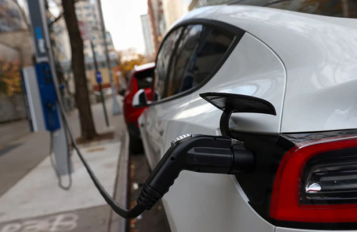 %21 من السيارات الجديدة في العالم كهربائية بالكامل