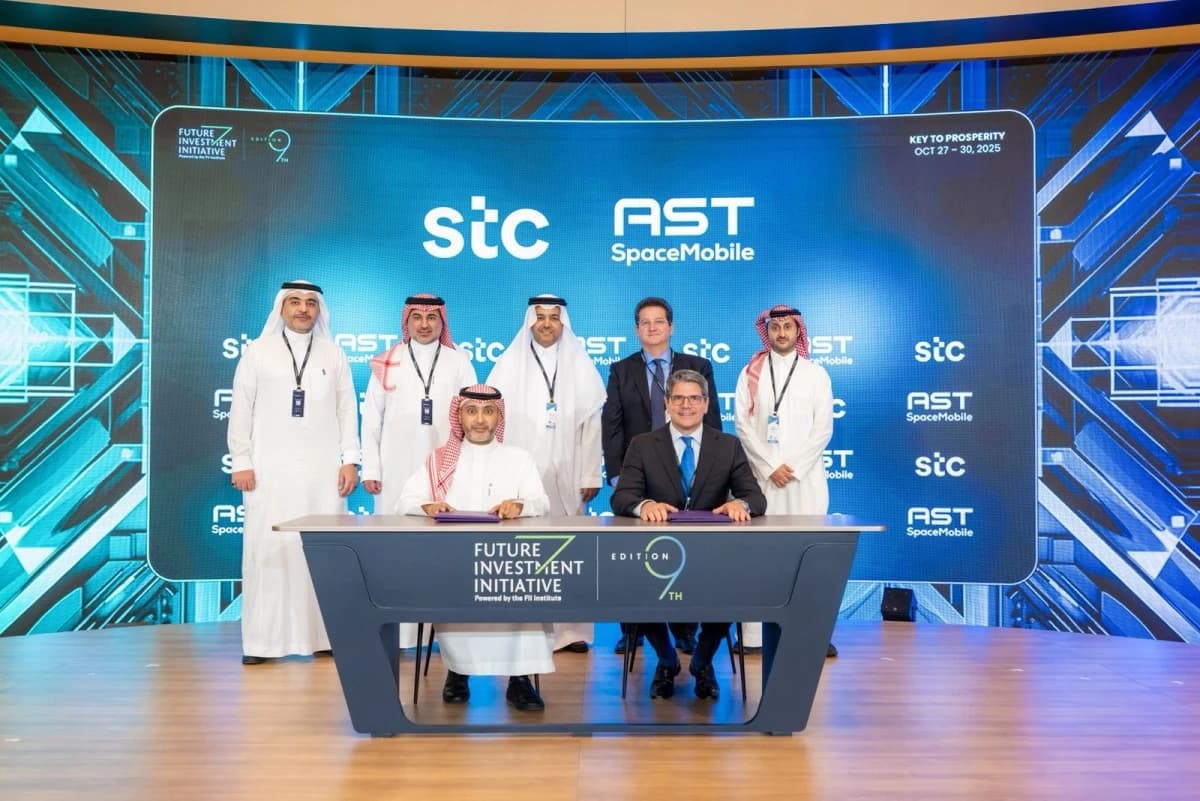 مجموعة "stc" توقع شراكة استراتيجية مع "إيه إس تي سبيس موبايل" لتقديم خدمات الاتصال اللاسلكي الفضائية في السعودية
