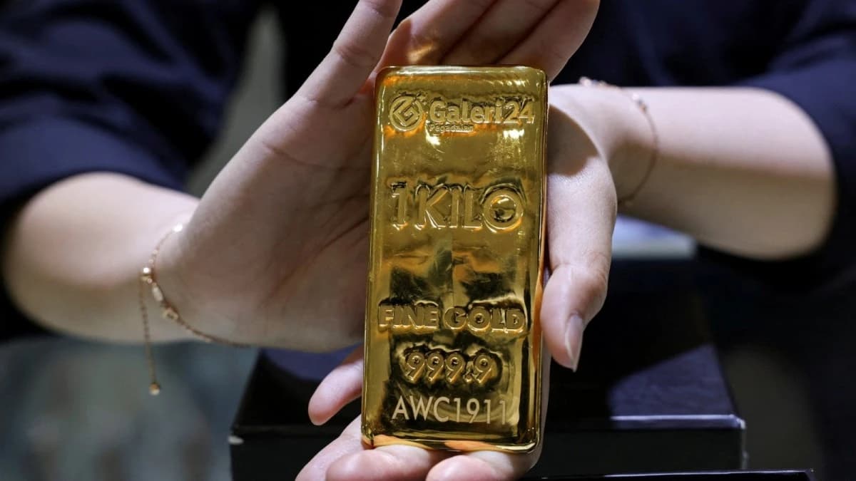 الذهب يرتفع مع تراجع الدولار وترقب اجتماع ترمب وشي