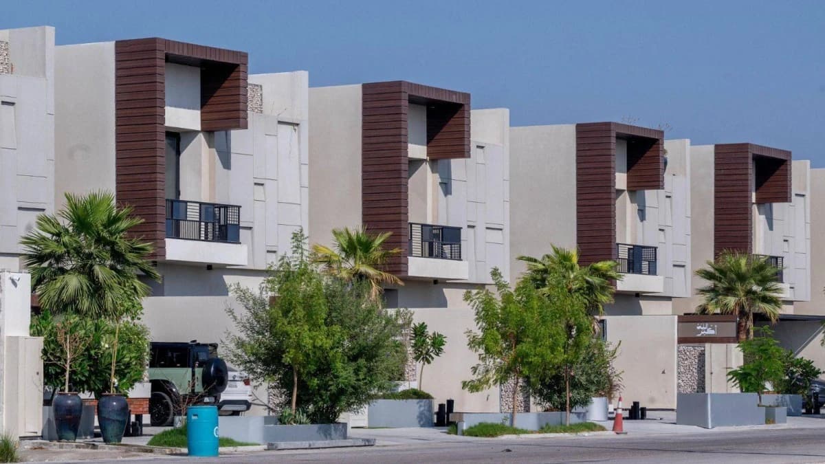 التمويل العقاري السكني في السعودية يتراجع بأسرع وتيرة في عامين بضغط الشقق والأراضي