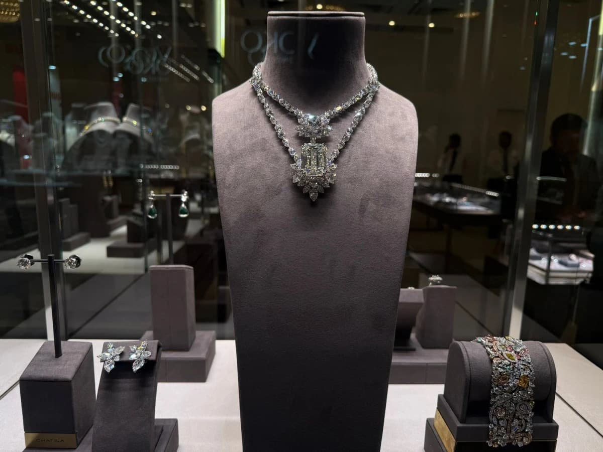 بريق اللؤلؤ الطبيعي يعود إلى منطقة الخليج .. من مهنة مندثرة  إلى حليّ بالملايين