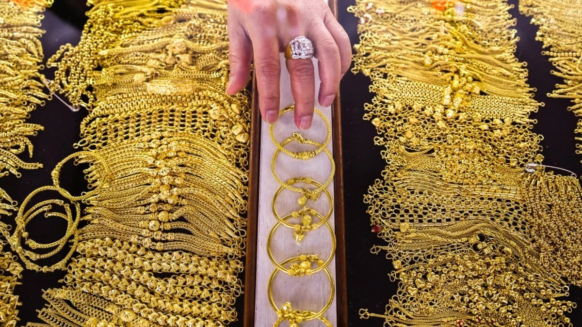 الذهب يرتفع وسط تراجع الدولار وتزايد رهانات خفض الفائدة