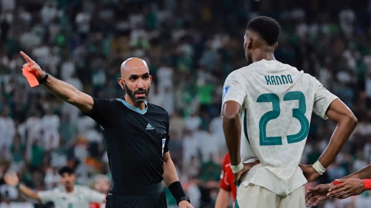 "فيفا" يعاقب المنتخب السعودي وكنو ومساعد المدرب بـ 118 ألف ريال