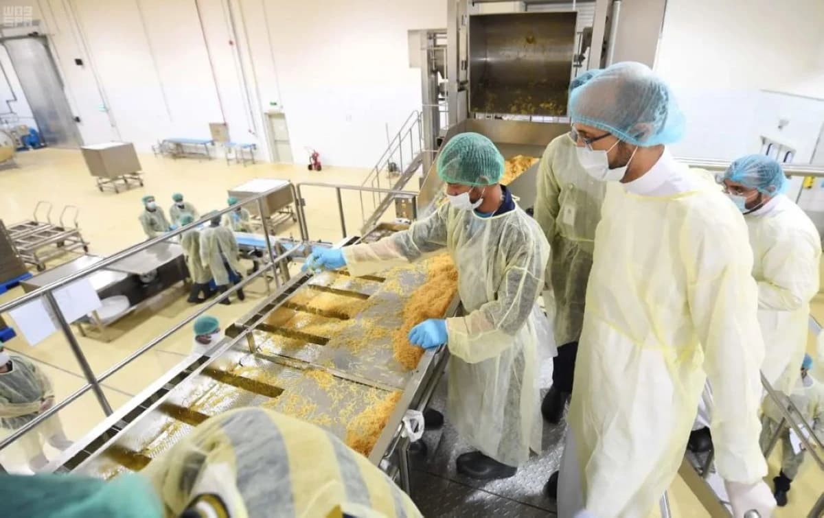 تشغيل تجريبي لمصنع سعودي لإنتاج الوجبات الجاهزة والمعقمة للحجاج بطاقة 100 ألف وجبة