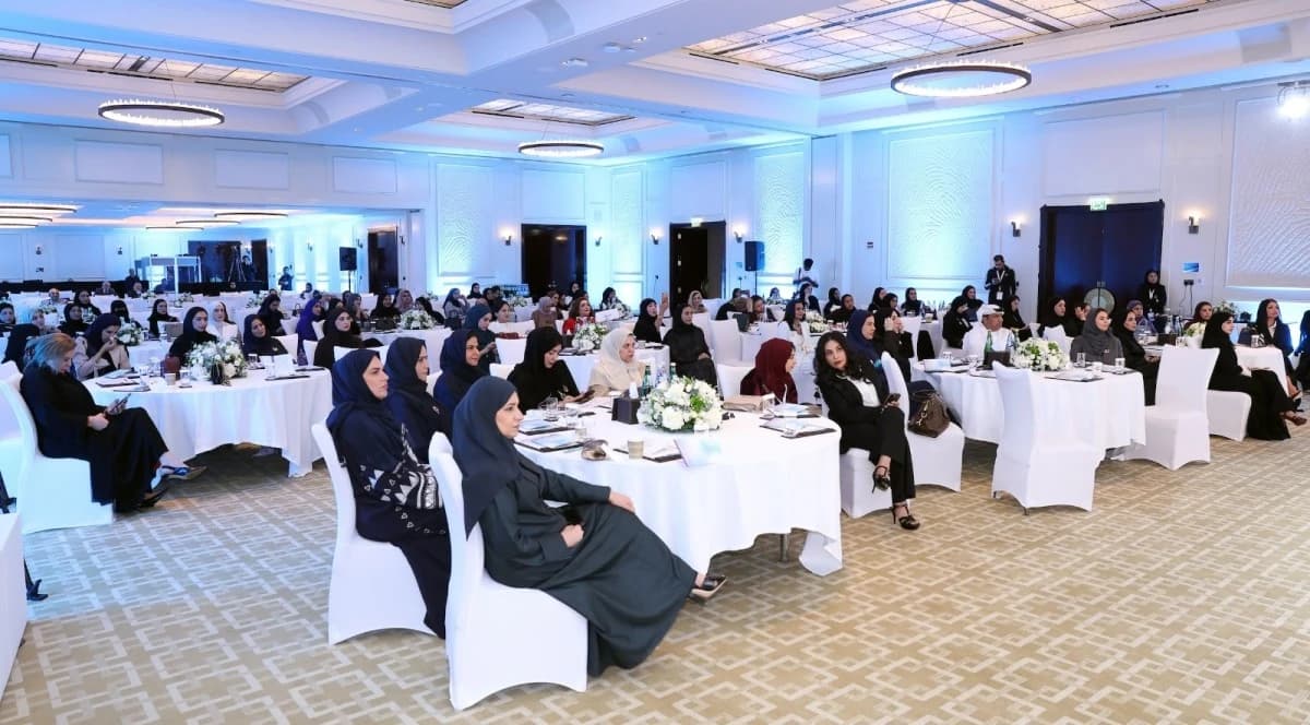 مساع خليجية لتوسيع مشاركة المرأة في مشاريع الطاقة المتجددة والتكنولوجيا المالية