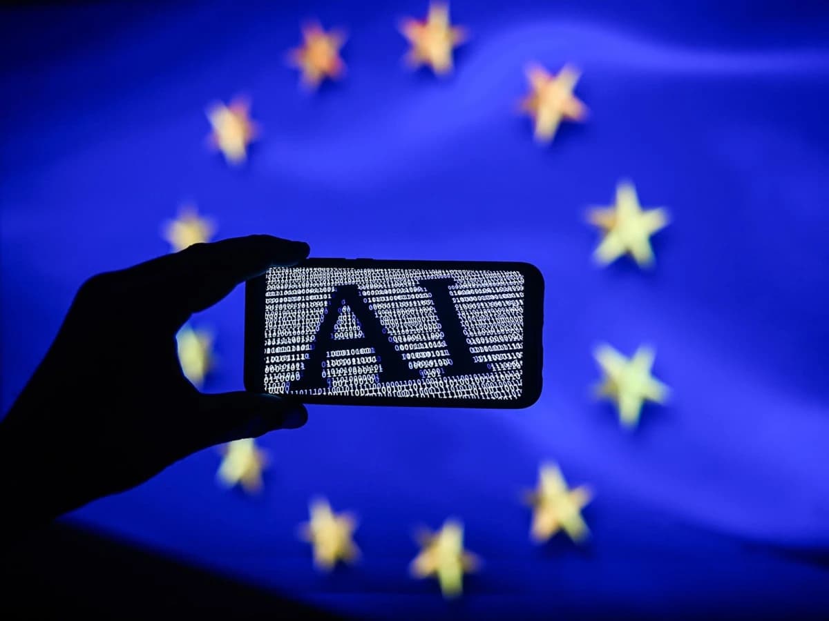 ضغوط تدفع الاتحاد الأوروبي لتخفيف قواعده التاريخية المتعلقة بالذكاء الاصطناعي والخصوصية
