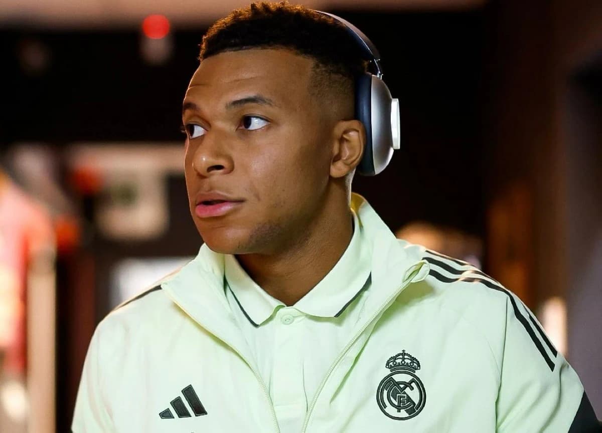 نقل نزاع مبابي وسان جيرمان المالي إلى محكمة العمل .. الفصل في عرض الهلال