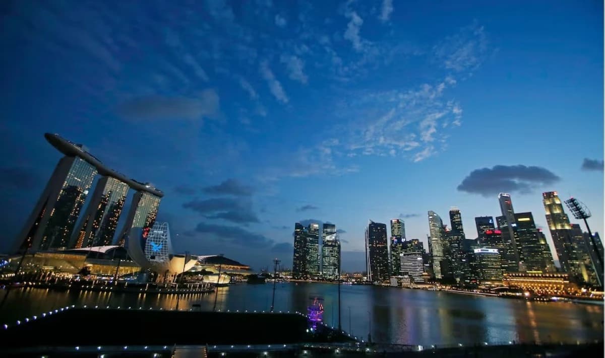 سنغافورة تعيد النظر في اقتصادها