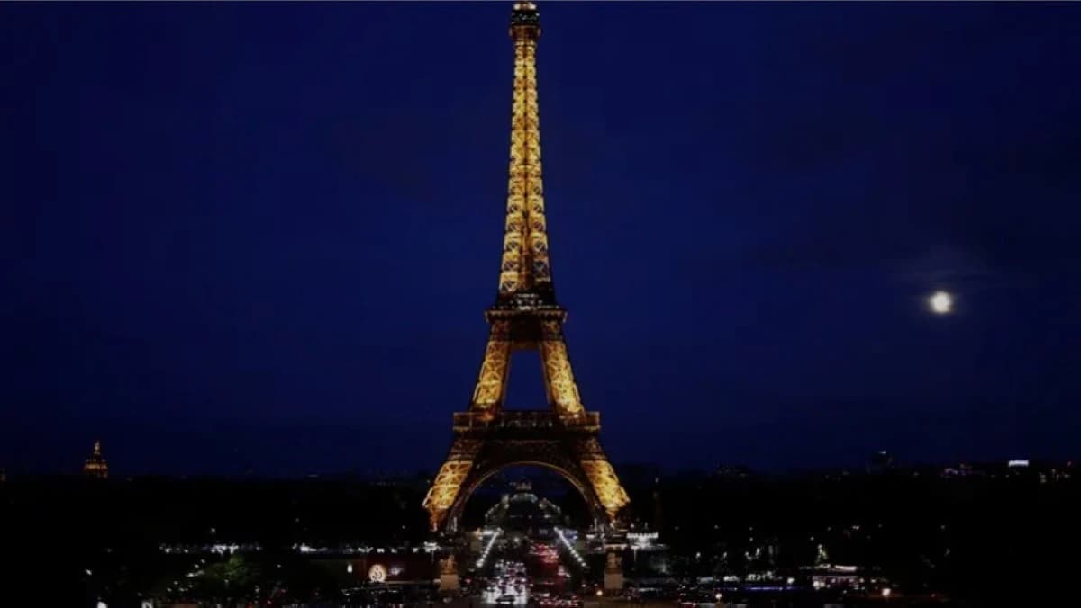 انقطاع الكهرباء لفترة وجيزة في أجزاء من باريس