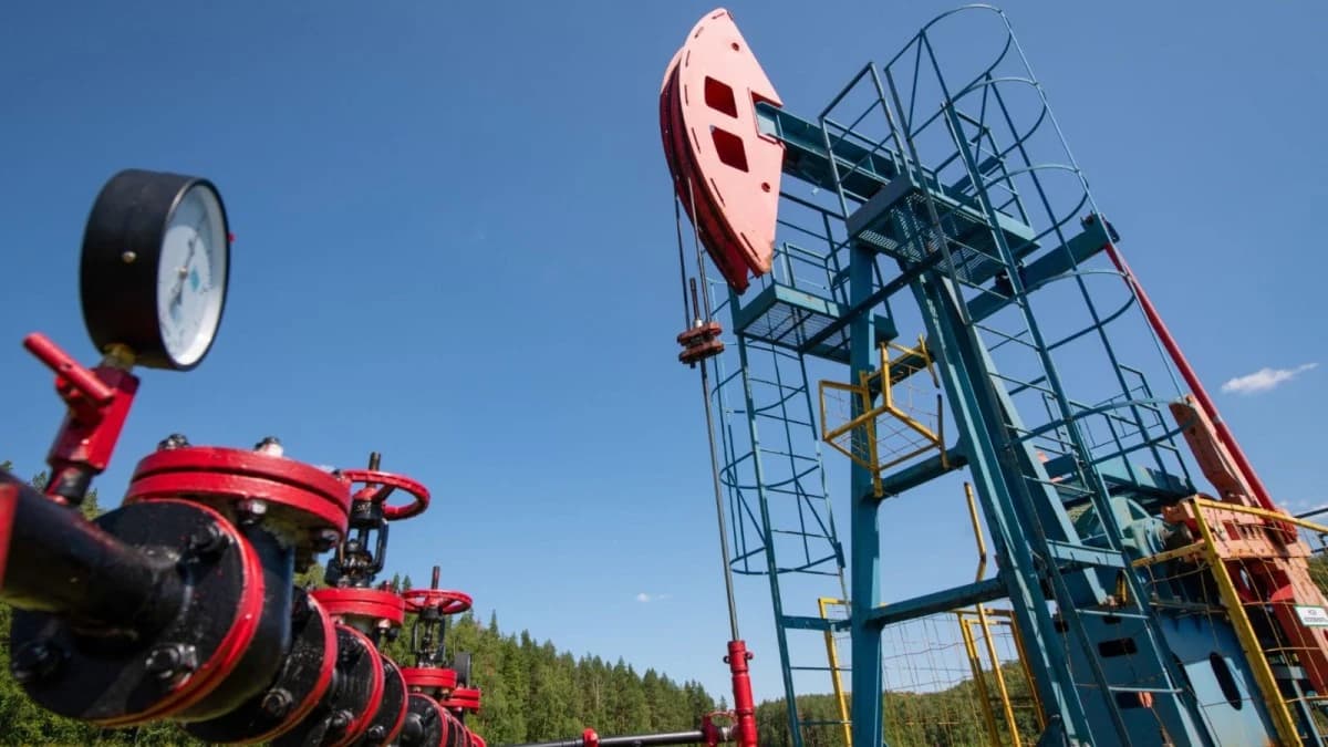 النفط يصعد وسط تقييم خفض الفائدة الأمريكية وتطورات أزمة أوكرانيا