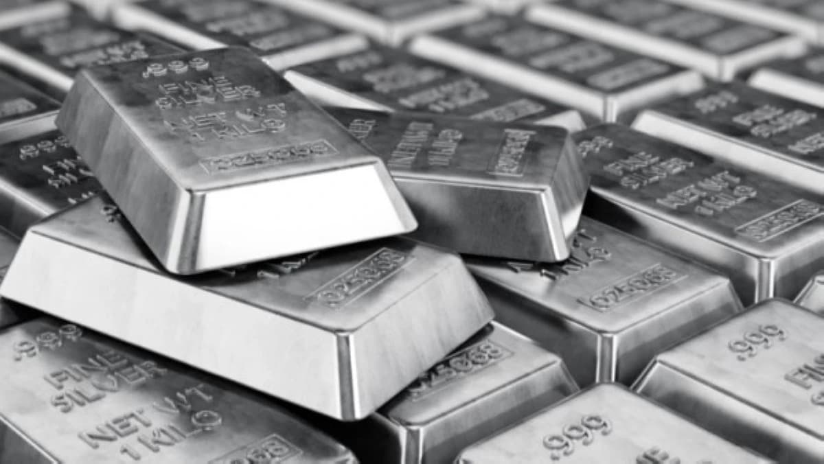 تراجع مخزون الفضة في الصين يضع السوق المشتعلة على حافة خطر جديد