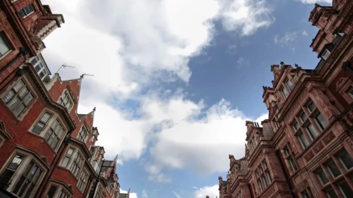 بريطانيا تفرض ضريبة على المنازل التي تتجاوز قيمتها مليوني إسترليني