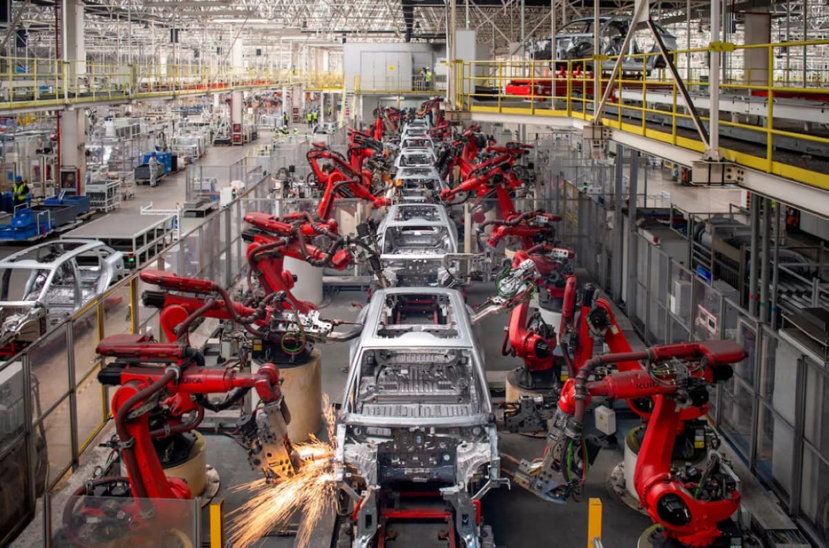 3 اتفاقيات لتمكين 356 سعوديا في صناعة السيارات الكهربائية