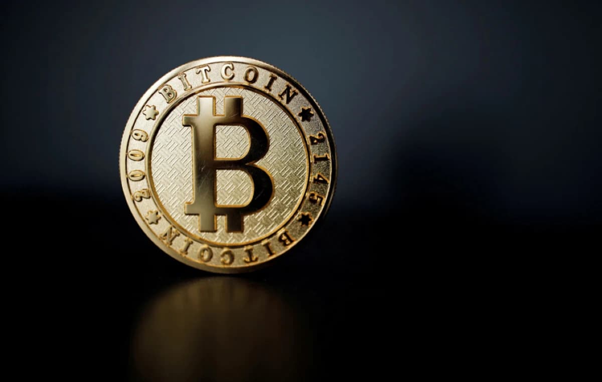 "بيتكوين" تهبط دون 86 ألف دولار وسط عزوف في السوق عن المخاطرة