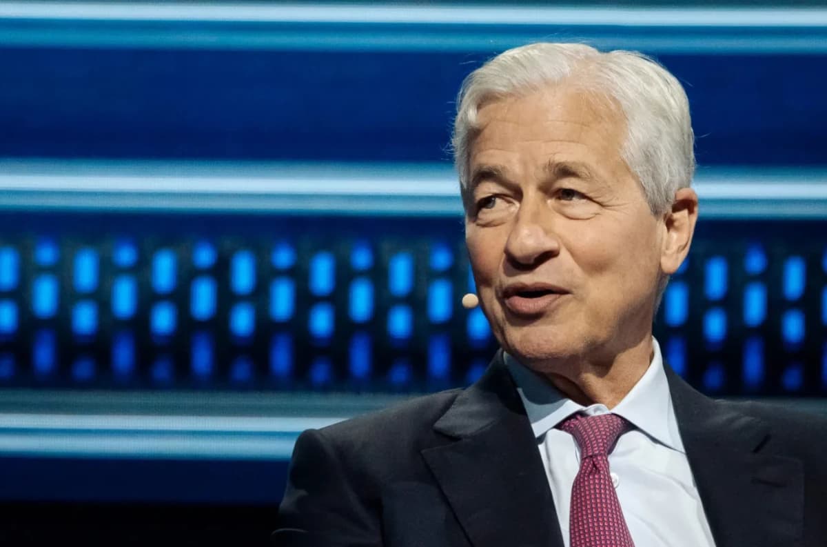 "جيه بي مورجان": بيروقراطية أوروبا تدفع الاستثمارات للهروب وتضعف الابتكار