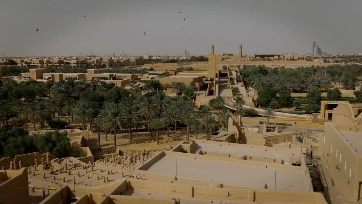 الدرعية وشنايدر إلكتريك ... تكامل الهوية والابتكار في مدينة يتحدث تراثها بلغة الرقمنة والاستدامة