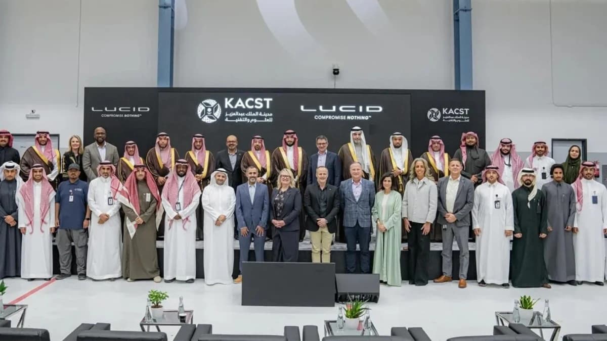 "كاكست" و"لوسيد" تدشنان مركز ابتكار للسيارات الكهربائية في السعودية