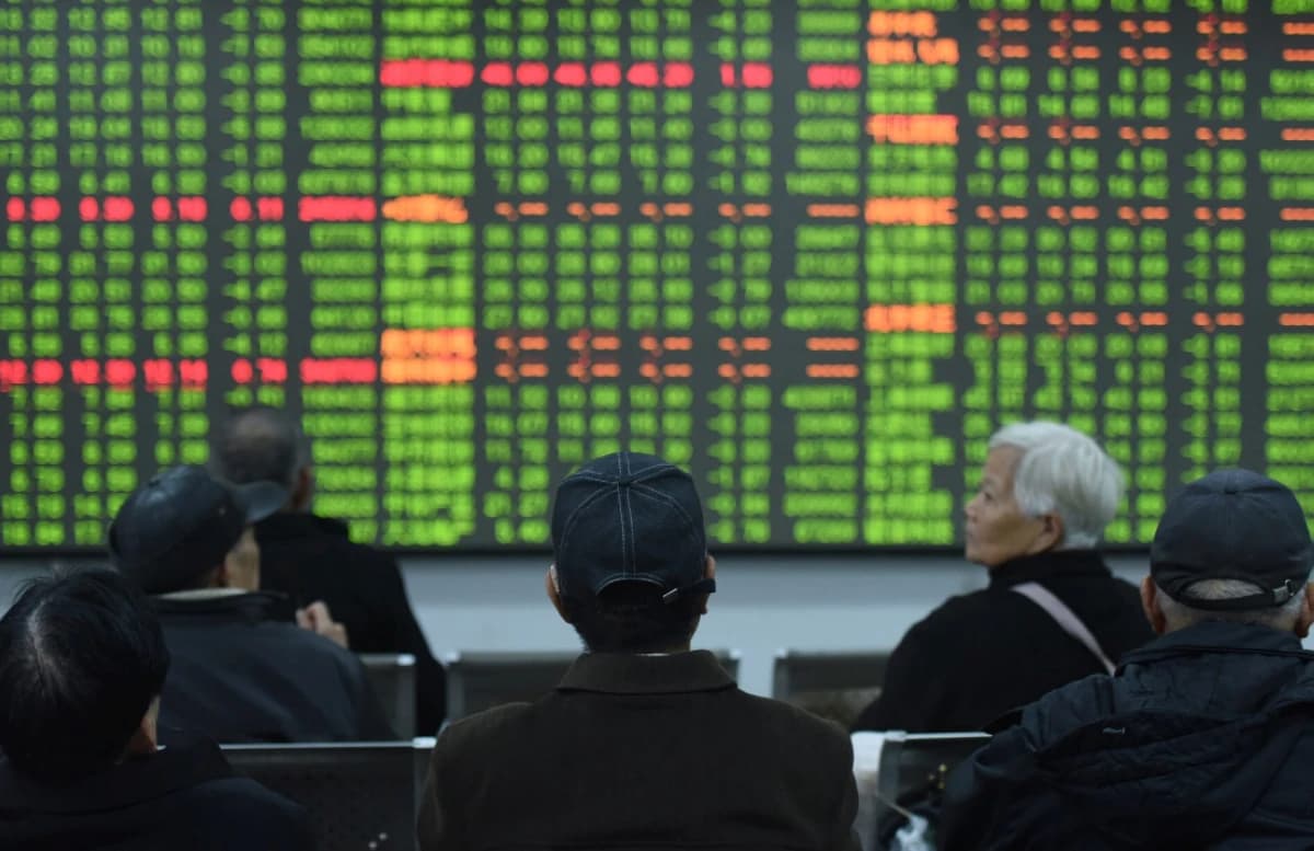 الأسهم الصينية تتجه للتصحيح مع تلاشي الزخم وضعف الاقتصاد