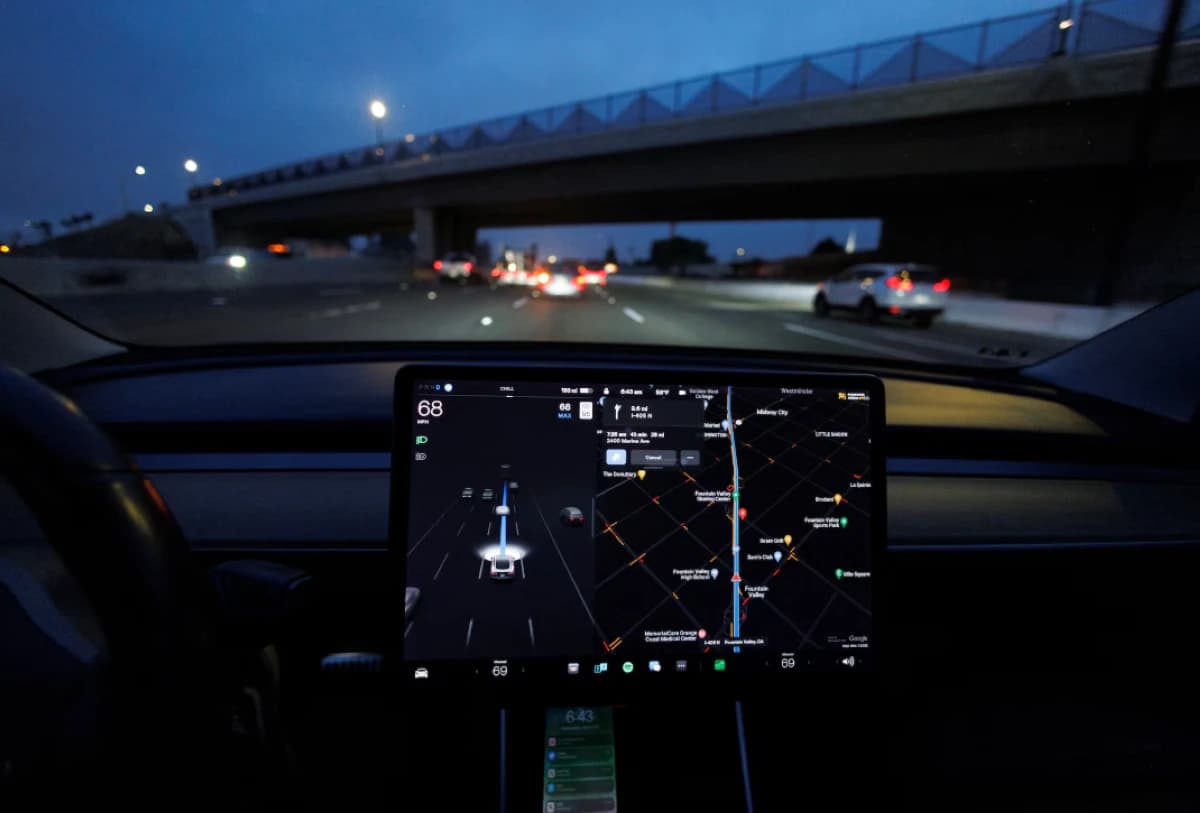 "تسلا" تحت التهديد بسبب دعاية القيادة الذاتية المضللة