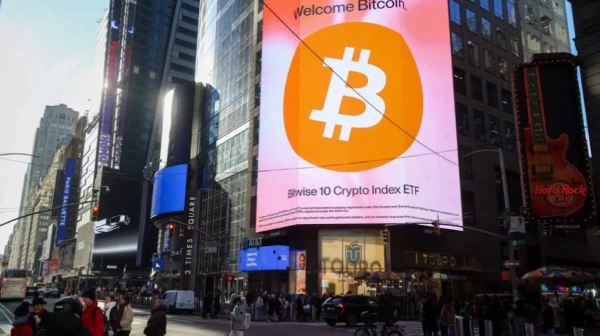 تقلب "بيتكوين" يرتفع قبل انتهاء أجل خيارات بقيمة 23 مليار دولار