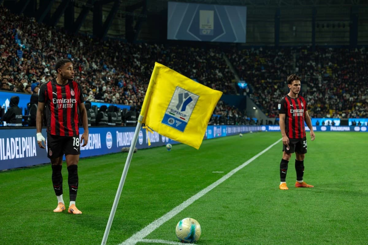 طرح كرات أهداف السوبر الإيطالي للبيع في مزاد علني