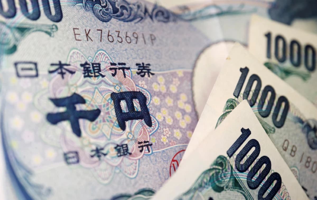 الين يتفوق على عملات مجموعة العشر بعد تلميحات التدخل الحكومي