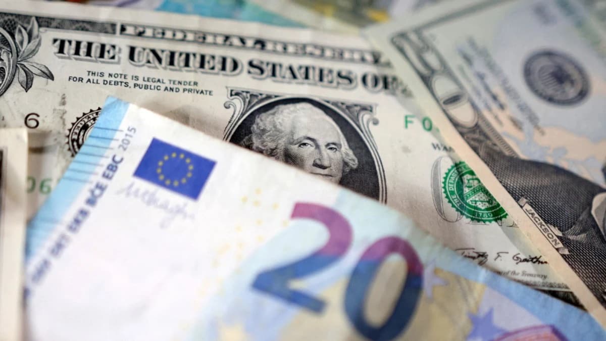 الدولار يتجه نحو أسوأ أداء منذ 2003 مع تباين توقعات الفائدة