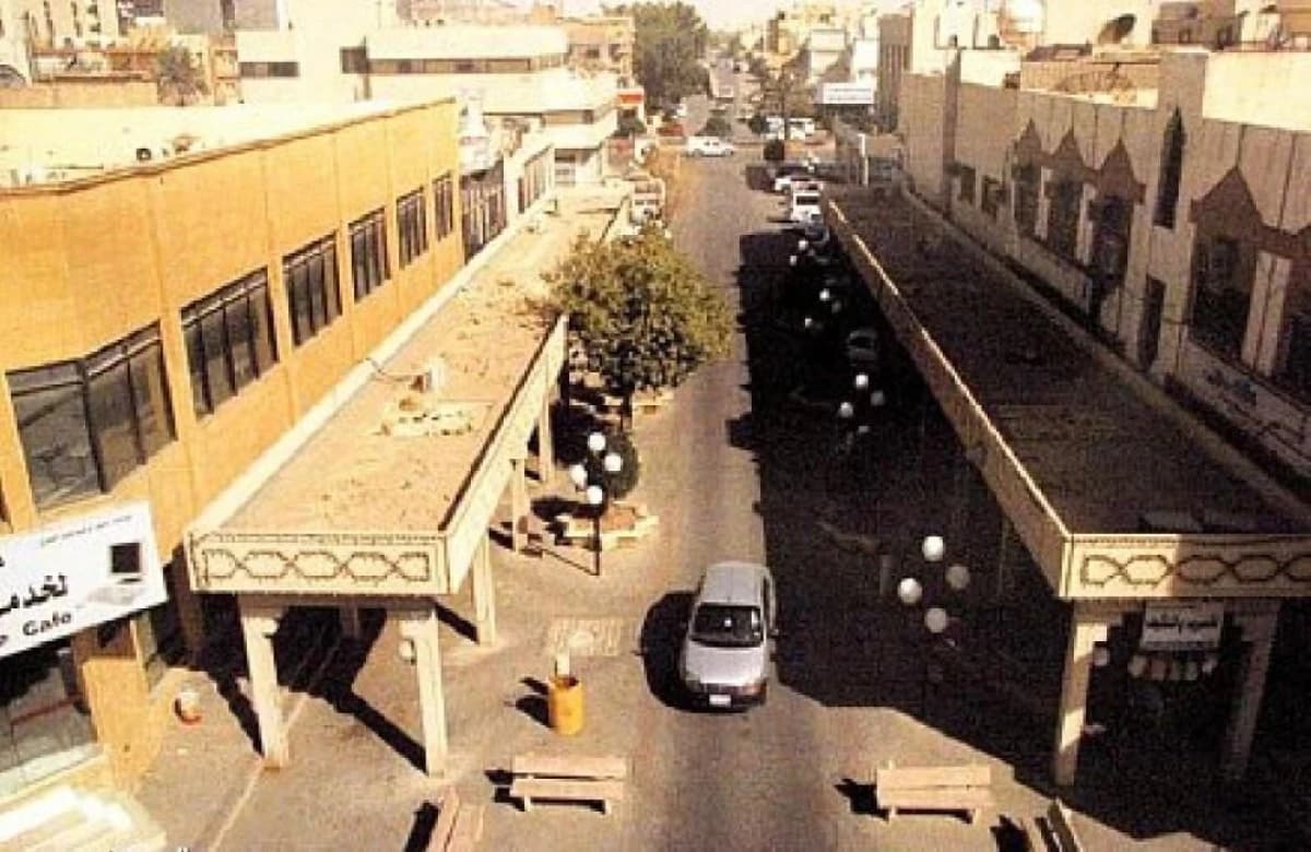 شارع المتنبي .. ذاكرة خط "الزفاف الأبيض" 