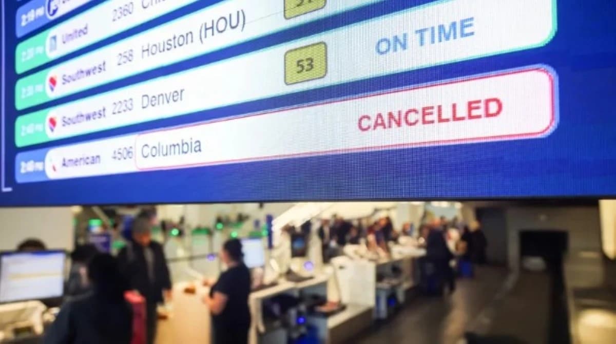 عواصف تعطل خطط سفر الأمريكيين في موسم العطلات