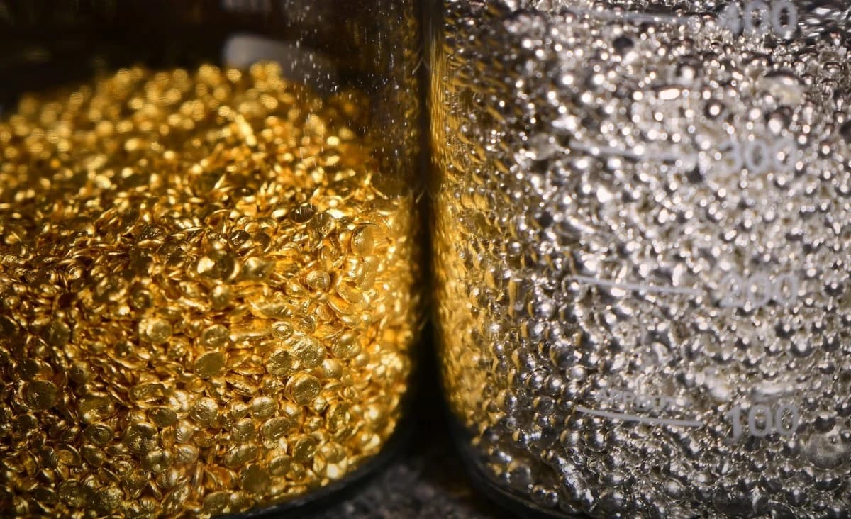 الفضة المتألقة هذا العام تهبط من مستوى قياسي تجاوز 80 دولارا