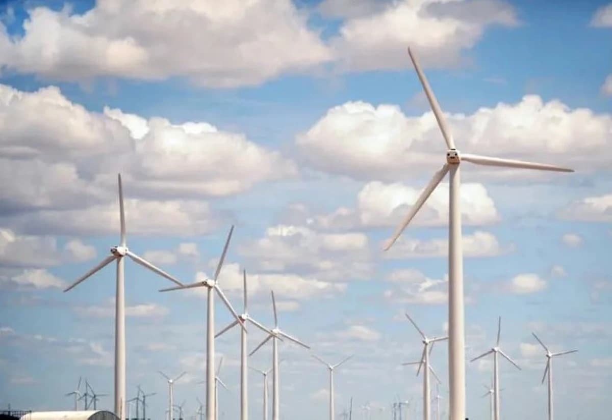 64 جيجاوات إجمالي سعات مشروعات الطاقة المتجددة المطروحة في السعودية بنهاية 2025