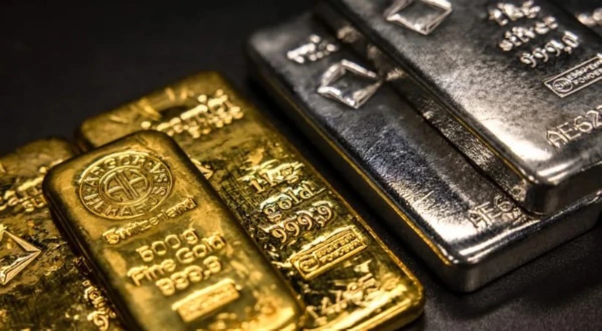 الذهب والفضة يفتتحان 2026 بمكاسب عقب أداء سنوي استثنائي