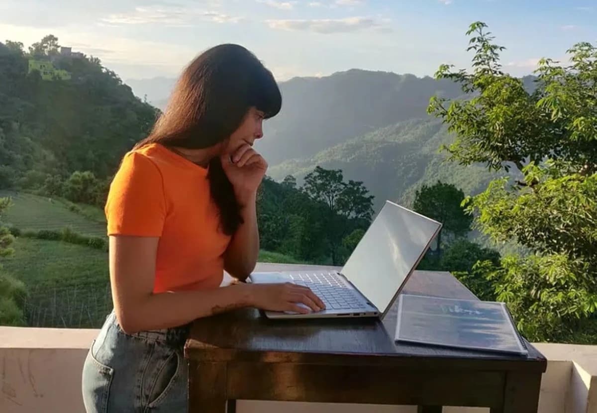 شركات الذكاء الاصطناعي الكبرى تتنافس على استقطاب الطلاب