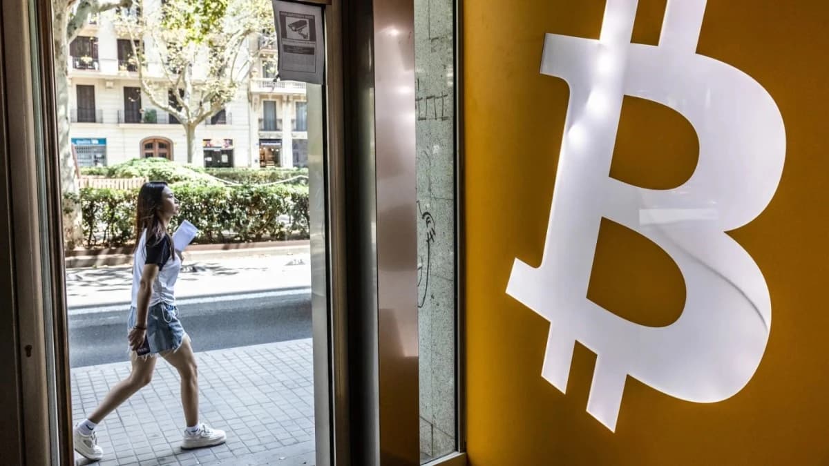 "بيتكوين" ترتفع لأعلى مستوى في 3 أسابيع بعد اعتقال مادورو