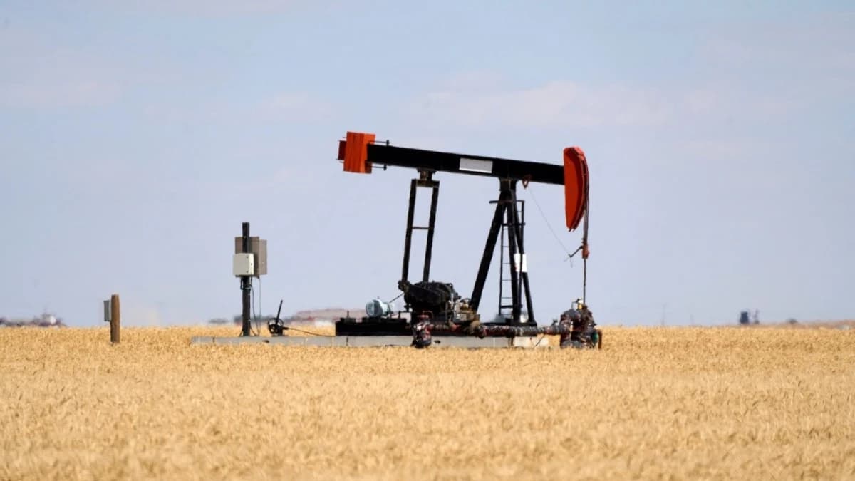 النفط يرتفع وسط تراجع مخزونات أمريكا وترقب تطورات فنزويلا