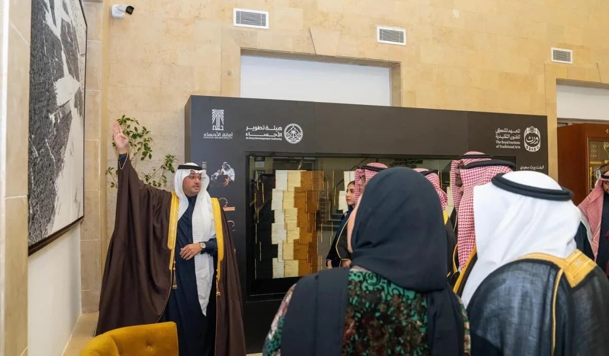 محافظ الأحساء لـ"هيئة الصحفيين السعوديين": الإعلام المهني يعزز التواصل مع المجتمع